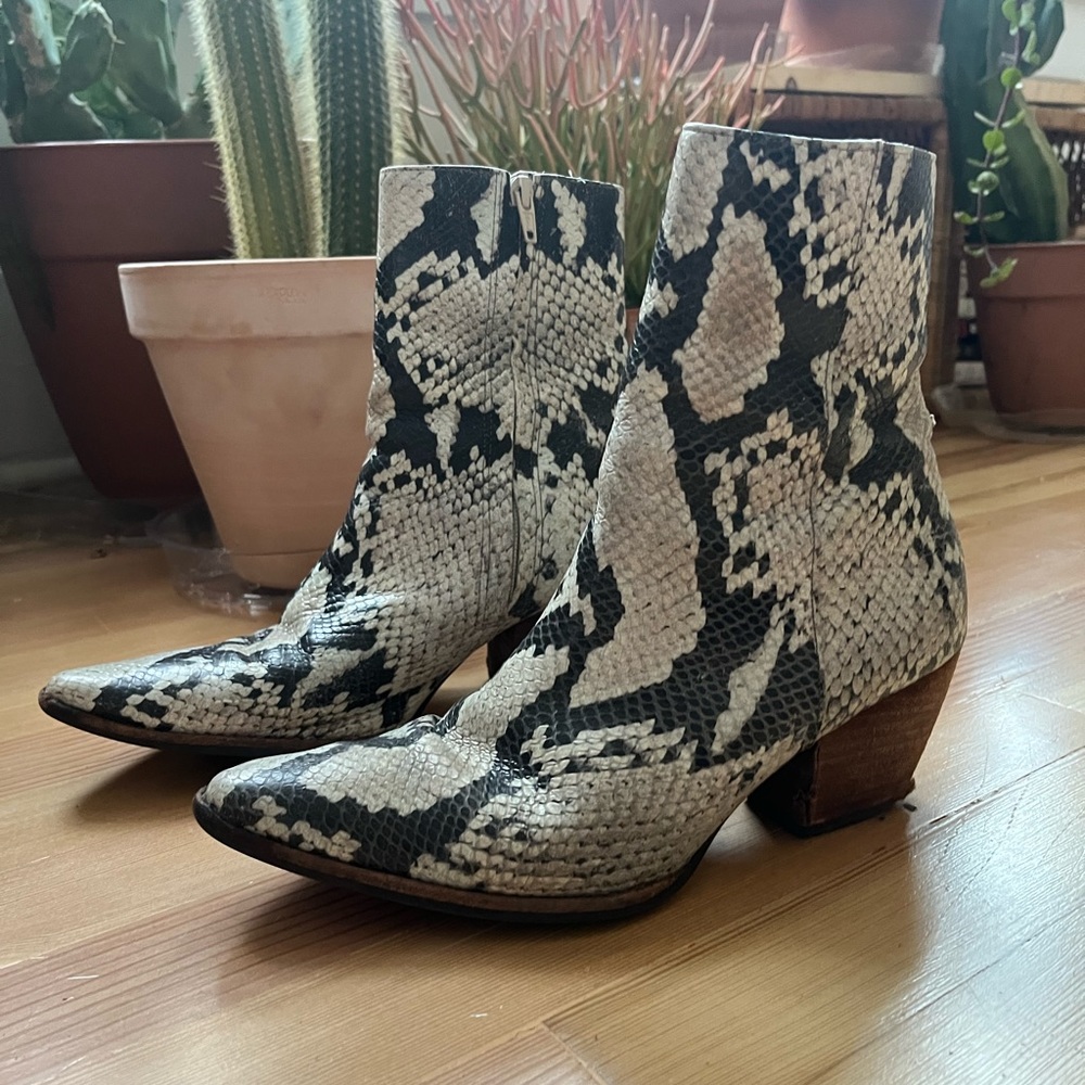 Matisse Caty Snake Boots 7.5